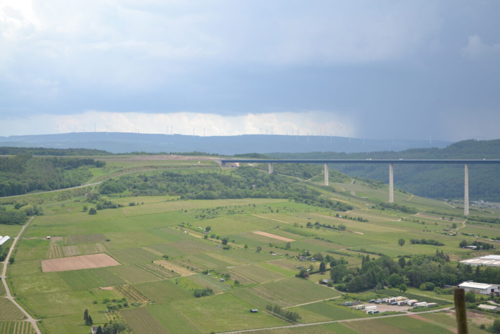 Landschaft Berge und Seen