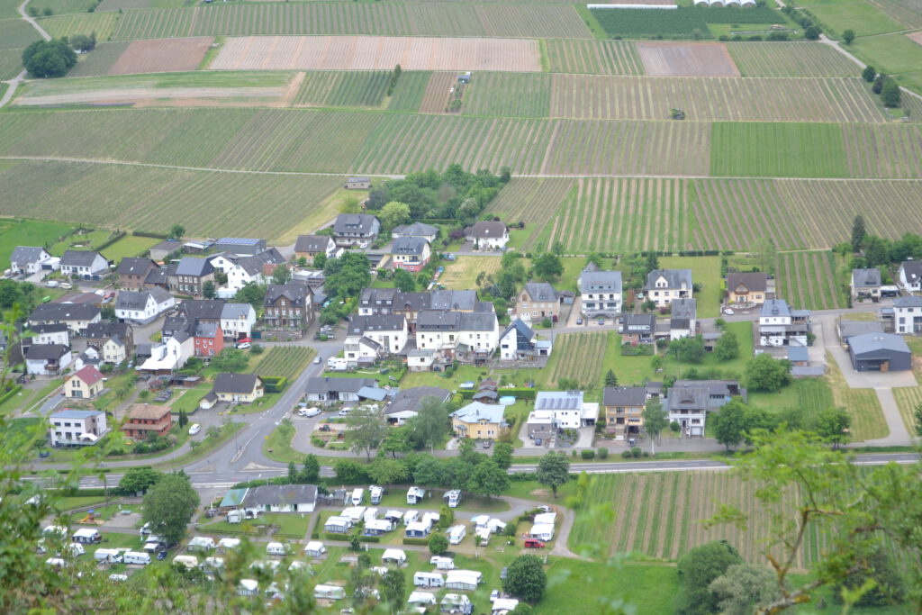 Landschaft Berge und Seen